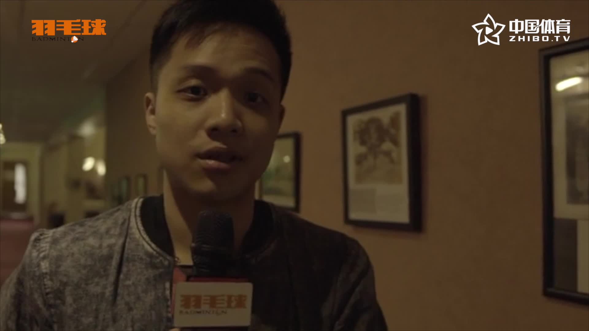 以前打羽毛球不穿运动装 盛装才是出席羽毛球场的正确选择