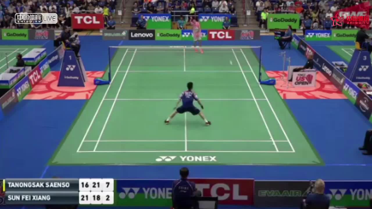 对手狂轰乱炸国羽小将孙飞翔苦挣扎