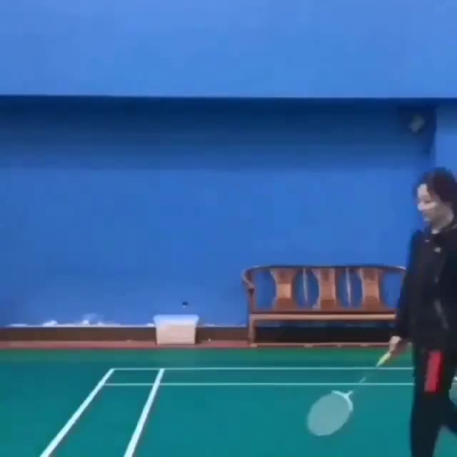 你一定没见过这么精准的羽毛球挥拍（视频来自互联网）