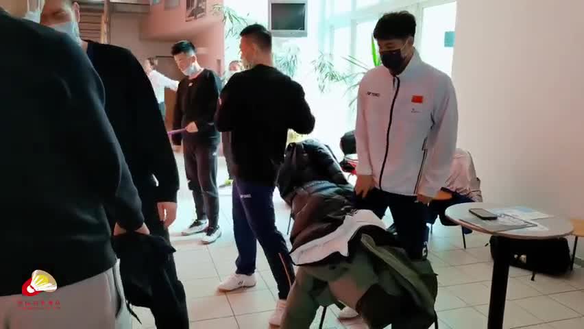 操练起来！国羽抵达德国开启训练（视频来源：中国羽毛球队）