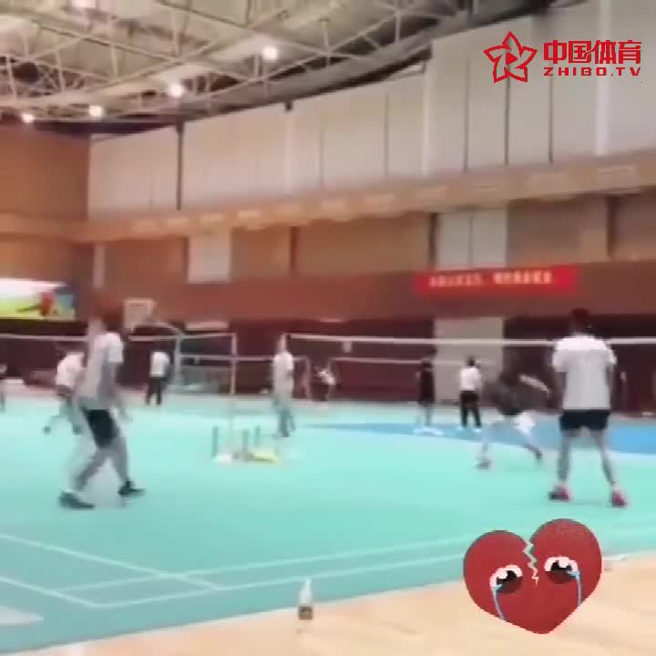 网前操作猛如虎 队友杀球我中弹