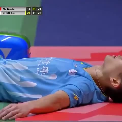 趴在地上的畅快呼吸就是赛后最好的释放，你还记得这是哪场比赛吗？
