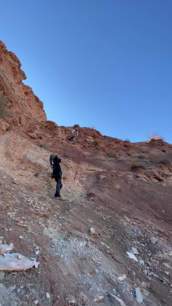 太刺激！这就是红牛坠山赛的魅力