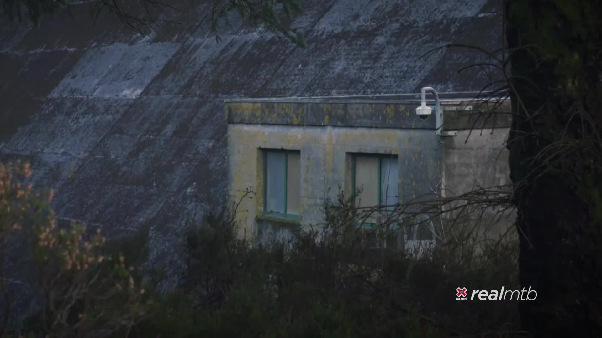 看丹尼大神山地车特技秀操作 看了直呼内行