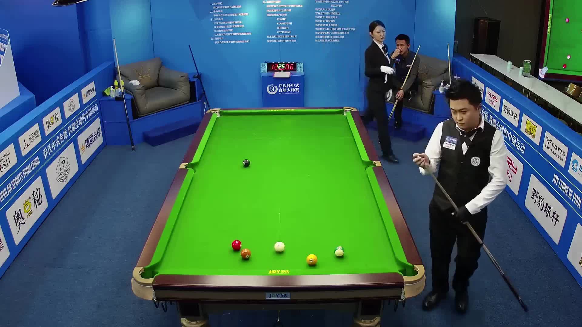 “缅甸球王”杨绍杰发挥稳定13-7冯泽源开头筹 | 乔氏大师赛海口站