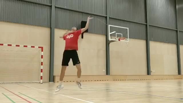 羽毛球还能这么打？花式炫技你能看明白怎么打的吗？