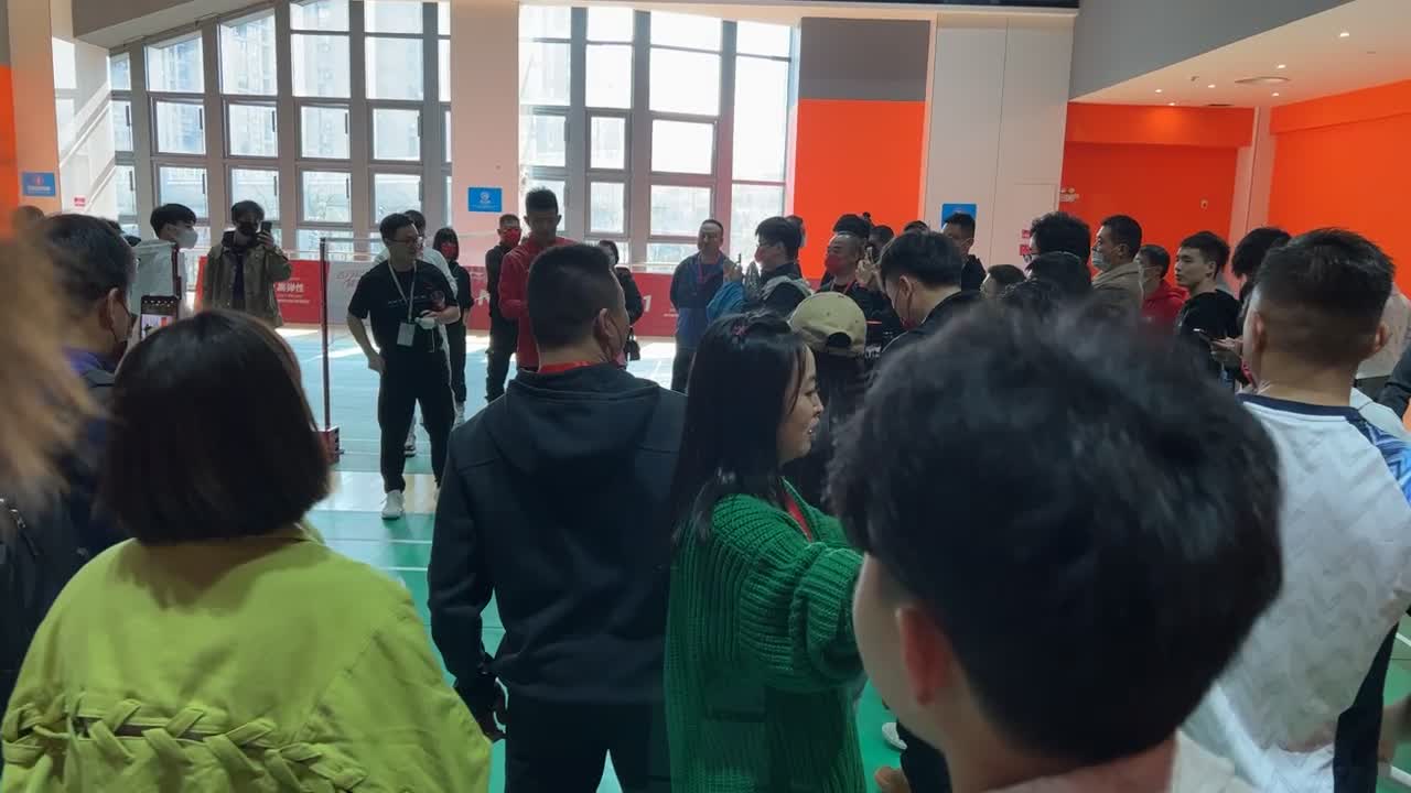 久违的奥运冠军！谌龙和李宁选手同场竞技