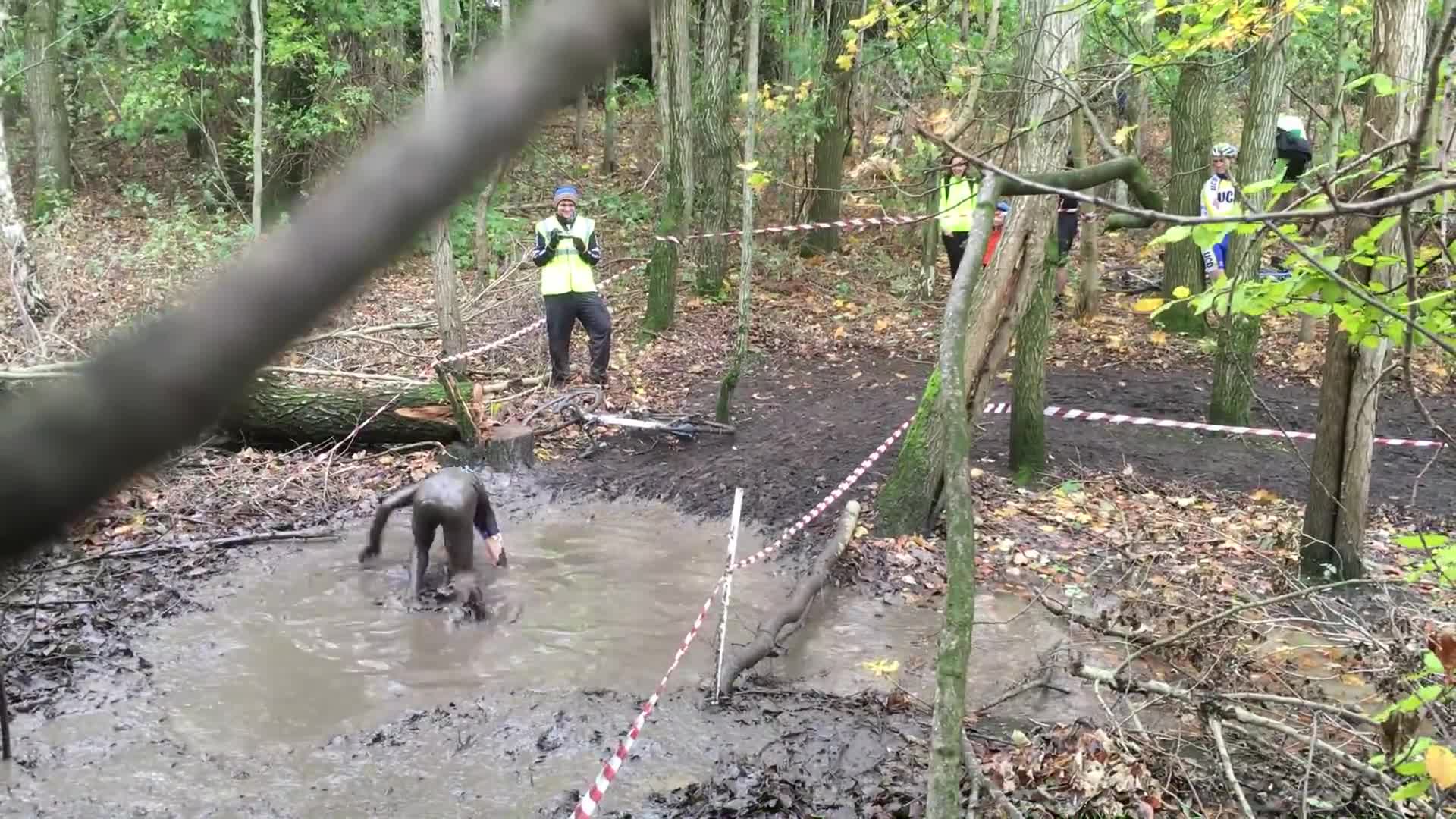 公路越野我都懂 但这样的操作还真是头一回见