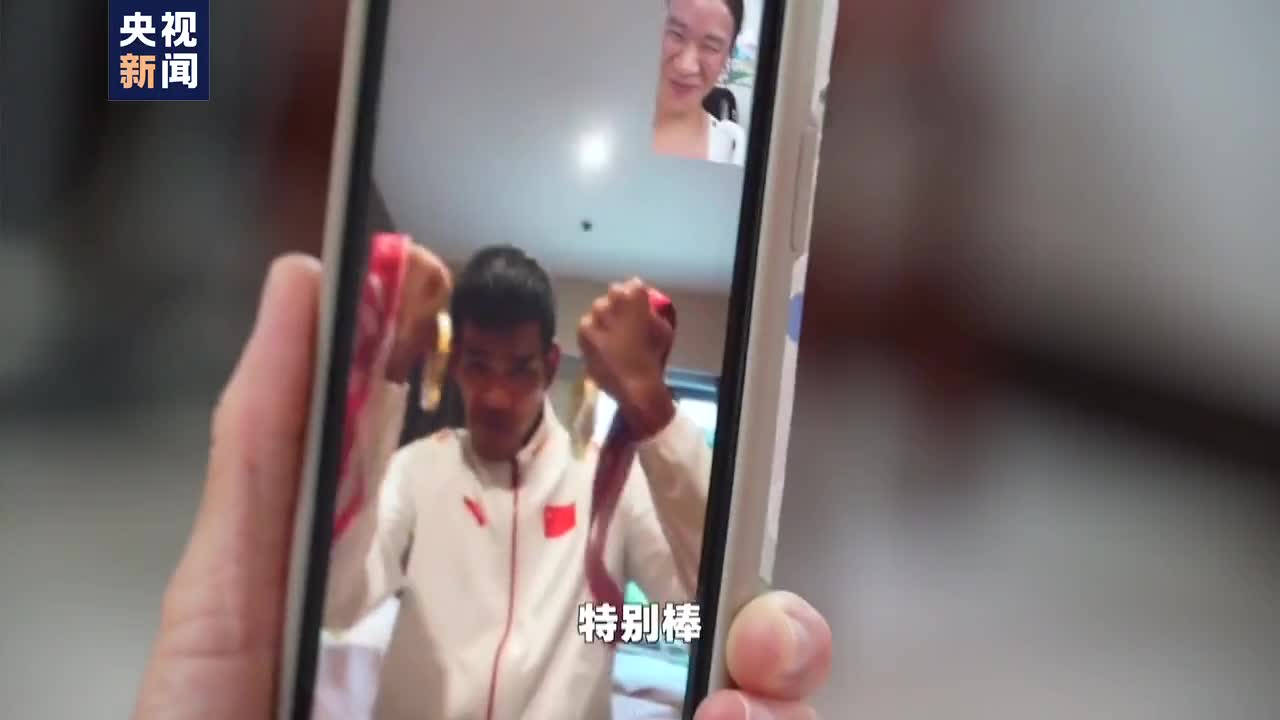 “别人都喊快一点，我叫他慢一点!” 残奥会公路车冠军背后的爱情故事