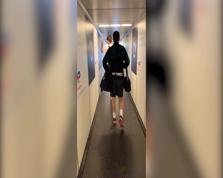 大小波波夫Vlog来了：抵达印尼等待开赛！