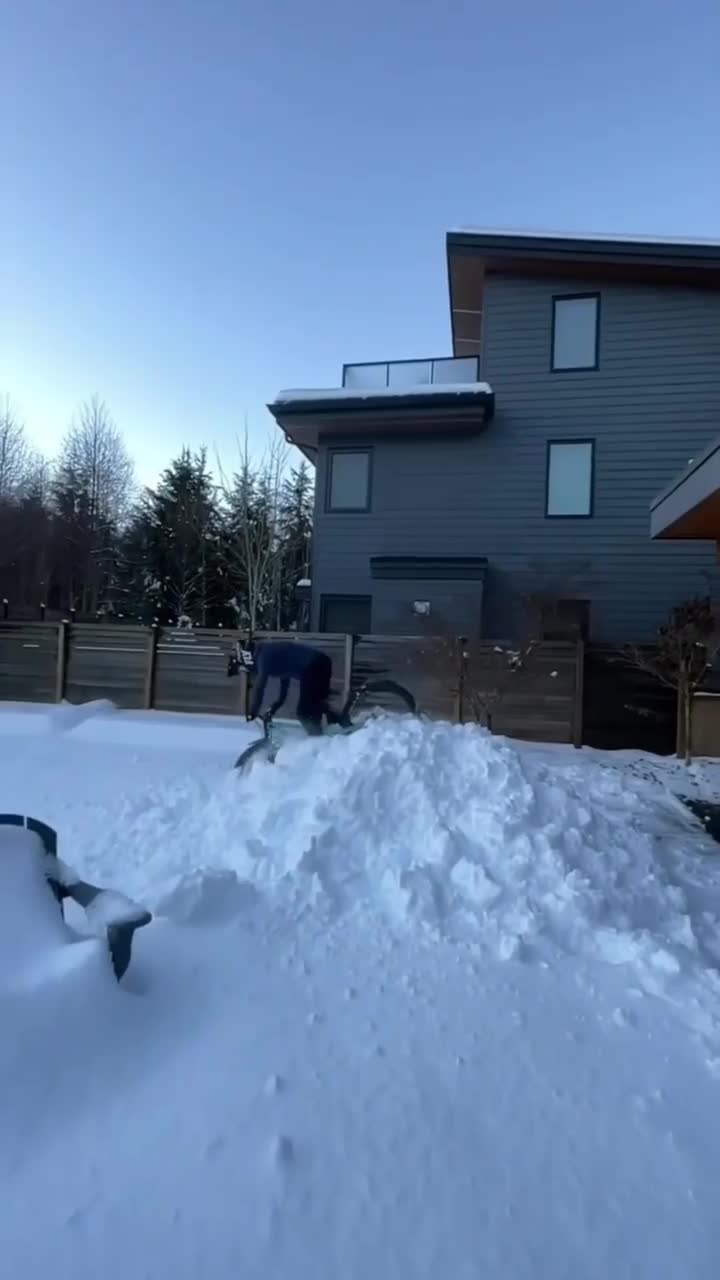 想法不错，但是雪太软了