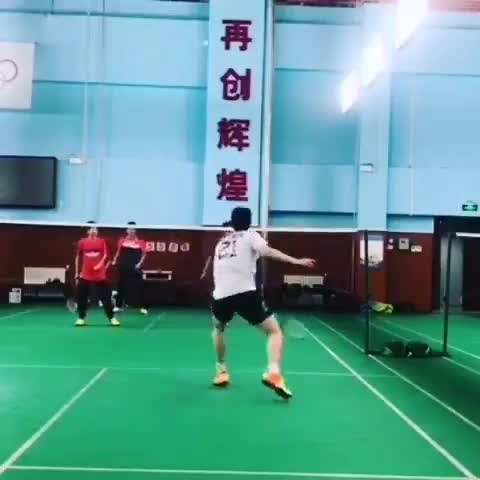 1对4不是重点，花式炫技才是关键（视频来自互联网）