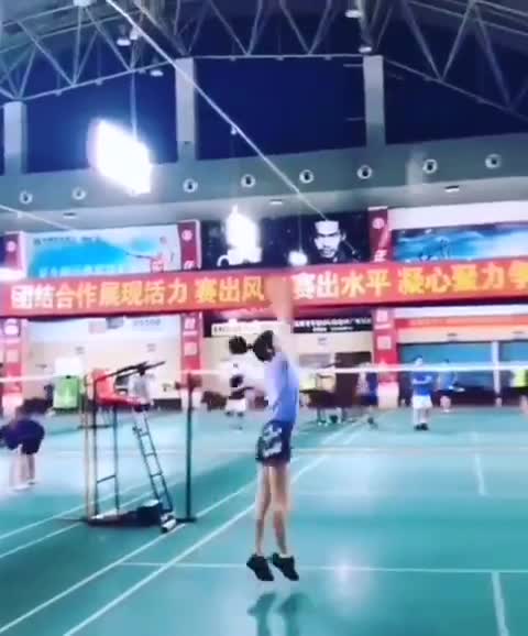 羽毛球和体操的完美融合（视频来自互联网）